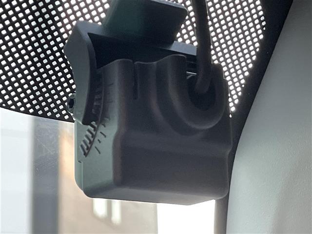 アルトラパン Ｓセレクション　禁煙車　カロッツェリア８型ナビ　全方位カメラ　衝突被害軽減　ＨＩＤオートヘッドライト　シートヒーター　ビルトインＥＴＣ　ドラレコ　アイドリングストップ　プッシュスタート　スマートキー　スペアキー（4枚目）