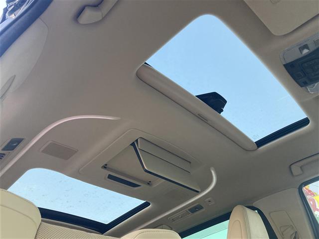 アルファード ３．５エグゼクティブラウンジＳ　禁煙　純正１０．５型ナビ　パノラミックビュー　ツインムーンルーフ　ベージュレザーシート　パワーシート　シートヒーター　エアシート　後席モニター　ステアリングヒーター　パワーバックドア　プッシュスタート（3枚目）