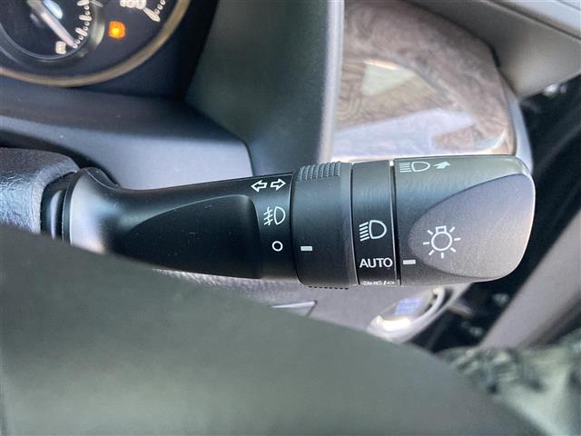 アルファード ３．５エグゼクティブラウンジＳ　禁煙　純正１０．５型ナビ　パノラミックビュー　ツインムーンルーフ　ベージュレザーシート　パワーシート　シートヒーター　エアシート　後席モニター　ステアリングヒーター　パワーバックドア　プッシュスタート（9枚目）