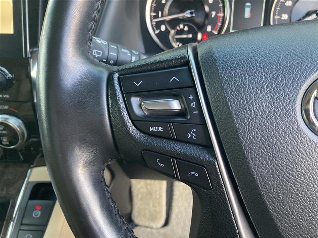 アルファード ３．５エグゼクティブラウンジＳ　禁煙　純正１０．５型ナビ　パノラミックビュー　ツインムーンルーフ　ベージュレザーシート　パワーシート　シートヒーター　エアシート　後席モニター　ステアリングヒーター　パワーバックドア　プッシュスタート（10枚目）