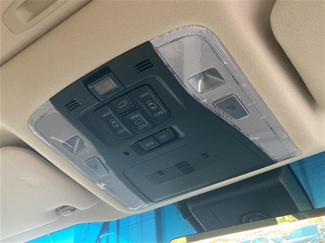 アルファード ３．５エグゼクティブラウンジＳ　禁煙　純正１０．５型ナビ　パノラミックビュー　ツインムーンルーフ　ベージュレザーシート　パワーシート　シートヒーター　エアシート　後席モニター　ステアリングヒーター　パワーバックドア　プッシュスタート（12枚目）