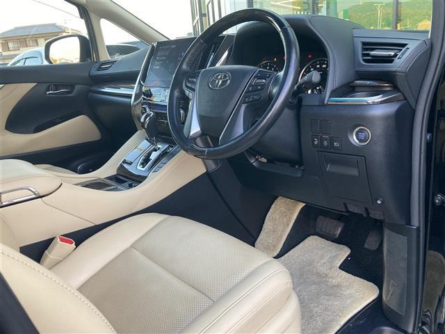 アルファード ３．５エグゼクティブラウンジＳ　禁煙　純正１０．５型ナビ　パノラミックビュー　ツインムーンルーフ　ベージュレザーシート　パワーシート　シートヒーター　エアシート　後席モニター　ステアリングヒーター　パワーバックドア　プッシュスタート（22枚目）