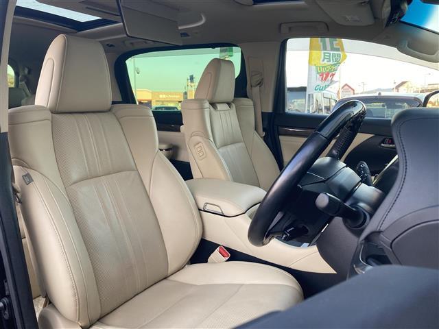 アルファード ３．５エグゼクティブラウンジＳ　禁煙　純正１０．５型ナビ　パノラミックビュー　ツインムーンルーフ　ベージュレザーシート　パワーシート　シートヒーター　エアシート　後席モニター　ステアリングヒーター　パワーバックドア　プッシュスタート（23枚目）