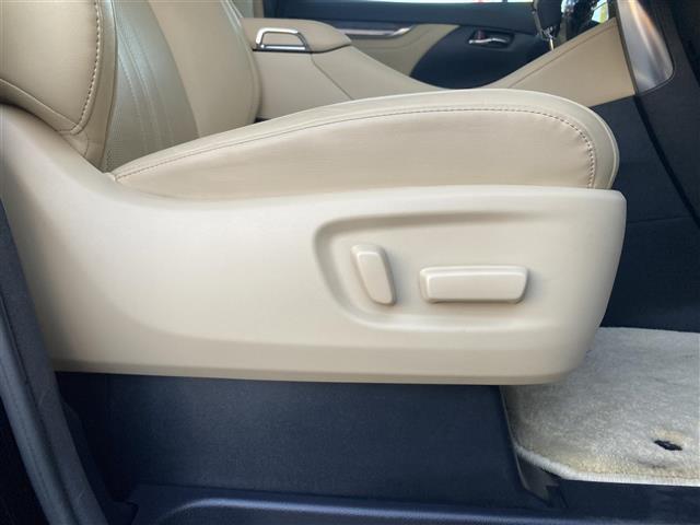 アルファード ３．５エグゼクティブラウンジＳ　禁煙　純正１０．５型ナビ　パノラミックビュー　ツインムーンルーフ　ベージュレザーシート　パワーシート　シートヒーター　エアシート　後席モニター　ステアリングヒーター　パワーバックドア　プッシュスタート（24枚目）