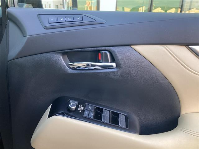 アルファード ３．５エグゼクティブラウンジＳ　禁煙　純正１０．５型ナビ　パノラミックビュー　ツインムーンルーフ　ベージュレザーシート　パワーシート　シートヒーター　エアシート　後席モニター　ステアリングヒーター　パワーバックドア　プッシュスタート（25枚目）