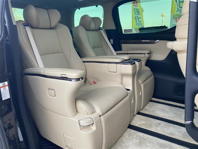 アルファード ３．５エグゼクティブラウンジＳ　禁煙　純正１０．５型ナビ　パノラミックビュー　ツインムーンルーフ　ベージュレザーシート　パワーシート　シートヒーター　エアシート　後席モニター　ステアリングヒーター　パワーバックドア　プッシュスタート（31枚目）