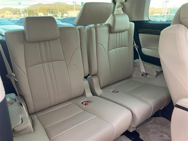 アルファード ３．５エグゼクティブラウンジＳ　禁煙　純正１０．５型ナビ　パノラミックビュー　ツインムーンルーフ　ベージュレザーシート　パワーシート　シートヒーター　エアシート　後席モニター　ステアリングヒーター　パワーバックドア　プッシュスタート（35枚目）