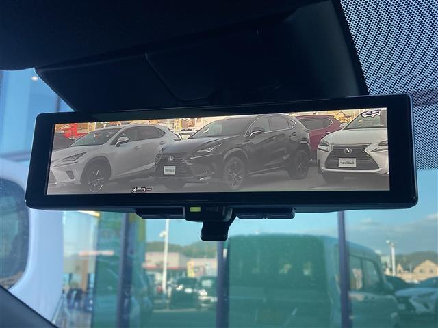 オーラ ニスモ　禁煙車　純正９型ナビ　全方位カメラ　エマブレ　レーダークルコン　ソナー　ＢＳＭ　ＬＥＤオートライト　フォグランプ　リアフォグ　置くだけ充電　専用ハーフレザーシート　デジタルインナーミラー　スマートキー（3枚目）