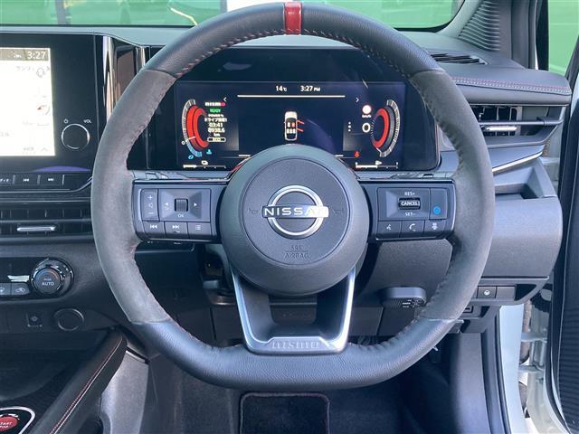 オーラ ニスモ　禁煙車　純正９型ナビ　全方位カメラ　エマブレ　レーダークルコン　ソナー　ＢＳＭ　ＬＥＤオートライト　フォグランプ　リアフォグ　置くだけ充電　専用ハーフレザーシート　デジタルインナーミラー　スマートキー（6枚目）