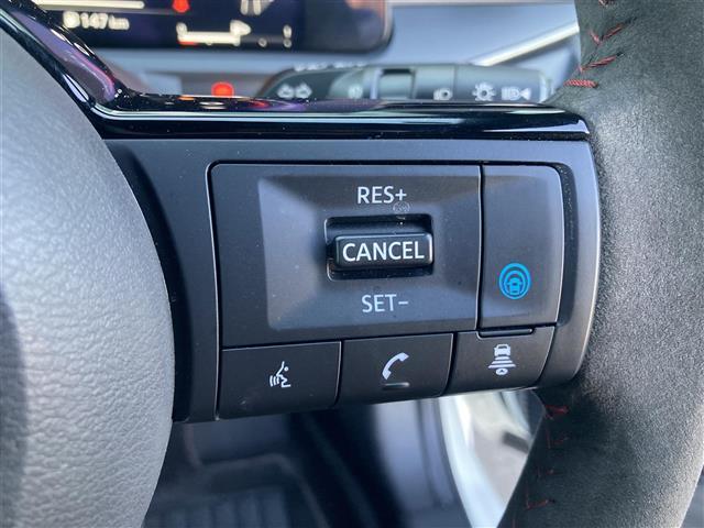 オーラ ニスモ　禁煙車　純正９型ナビ　全方位カメラ　エマブレ　レーダークルコン　ソナー　ＢＳＭ　ＬＥＤオートライト　フォグランプ　リアフォグ　置くだけ充電　専用ハーフレザーシート　デジタルインナーミラー　スマートキー（11枚目）