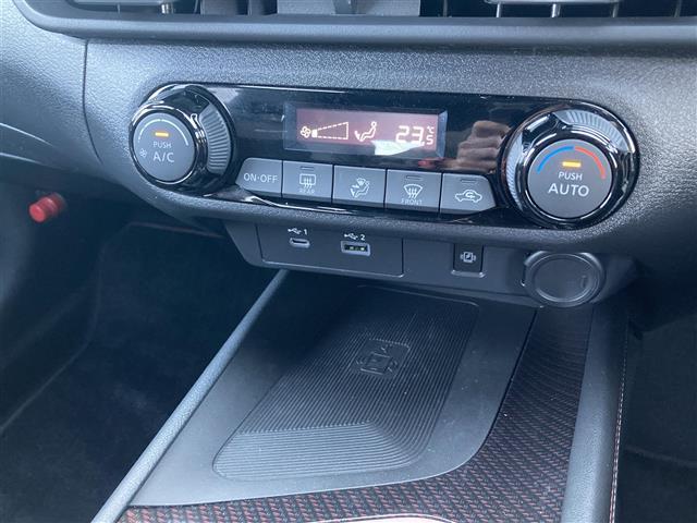 オーラ ニスモ　禁煙車　純正９型ナビ　全方位カメラ　エマブレ　レーダークルコン　ソナー　ＢＳＭ　ＬＥＤオートライト　フォグランプ　リアフォグ　置くだけ充電　専用ハーフレザーシート　デジタルインナーミラー　スマートキー（14枚目）