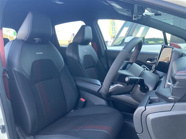 オーラ ニスモ　禁煙車　純正９型ナビ　全方位カメラ　エマブレ　レーダークルコン　ソナー　ＢＳＭ　ＬＥＤオートライト　フォグランプ　リアフォグ　置くだけ充電　専用ハーフレザーシート　デジタルインナーミラー　スマートキー（18枚目）