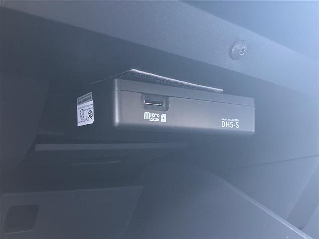 オーラ ニスモ　禁煙車　純正９型ナビ　全方位カメラ　エマブレ　レーダークルコン　ソナー　ＢＳＭ　ＬＥＤオートライト　フォグランプ　リアフォグ　置くだけ充電　専用ハーフレザーシート　デジタルインナーミラー　スマートキー（20枚目）