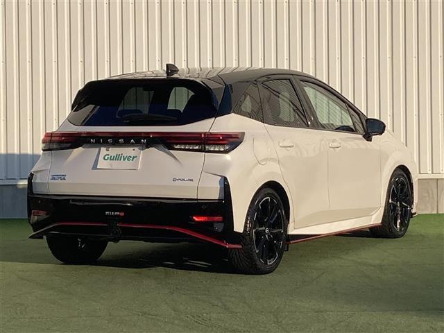 オーラ ニスモ　禁煙車　純正９型ナビ　全方位カメラ　エマブレ　レーダークルコン　ソナー　ＢＳＭ　ＬＥＤオートライト　フォグランプ　リアフォグ　置くだけ充電　専用ハーフレザーシート　デジタルインナーミラー　スマートキー（35枚目）