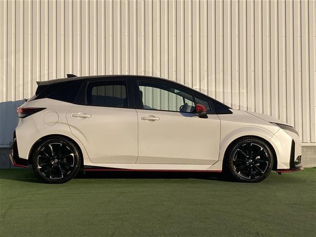 オーラ ニスモ　禁煙車　純正９型ナビ　全方位カメラ　エマブレ　レーダークルコン　ソナー　ＢＳＭ　ＬＥＤオートライト　フォグランプ　リアフォグ　置くだけ充電　専用ハーフレザーシート　デジタルインナーミラー　スマートキー（36枚目）