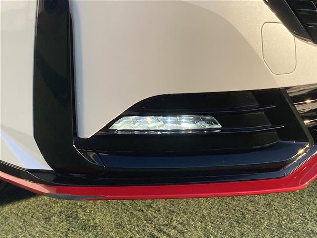 オーラ ニスモ　禁煙車　純正９型ナビ　全方位カメラ　エマブレ　レーダークルコン　ソナー　ＢＳＭ　ＬＥＤオートライト　フォグランプ　リアフォグ　置くだけ充電　専用ハーフレザーシート　デジタルインナーミラー　スマートキー（39枚目）