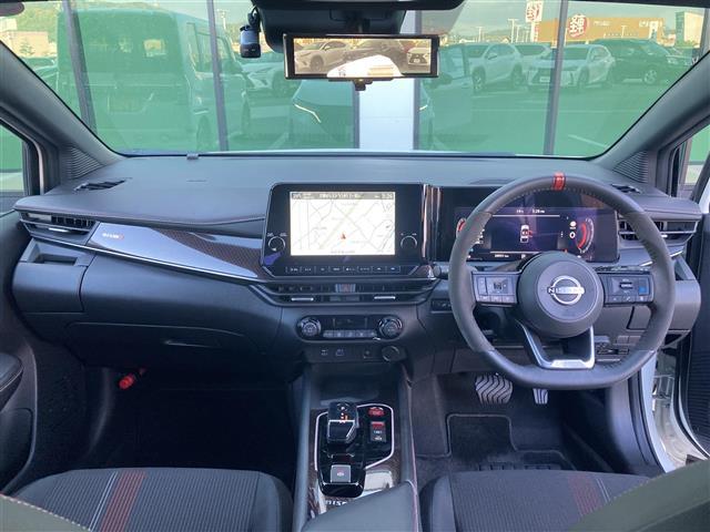 オーラ ニスモ　禁煙車　純正９型ナビ　全方位カメラ　エマブレ　レーダークルコン　ソナー　ＢＳＭ　ＬＥＤオートライト　フォグランプ　リアフォグ　置くだけ充電　専用ハーフレザーシート　デジタルインナーミラー　スマートキー（42枚目）