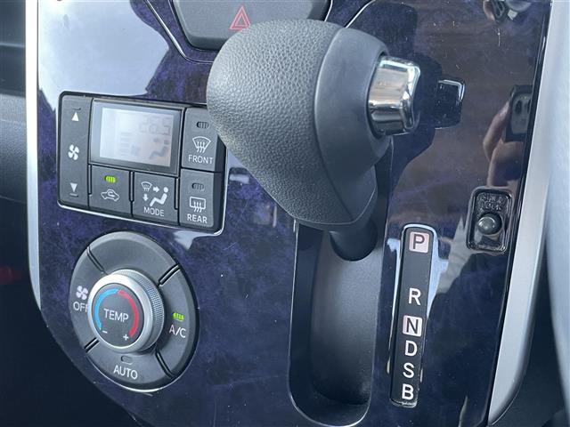 タント カスタムX トップエディションSAIII 純正ナビ 衝突軽減 Bカメラ シートヒーター アイドリングストップ 片側パワースライドドア LEDヘッドライト オートハイビーム ハーフレザーシート サンシェード プッシュスタート スマートキー(8枚目)