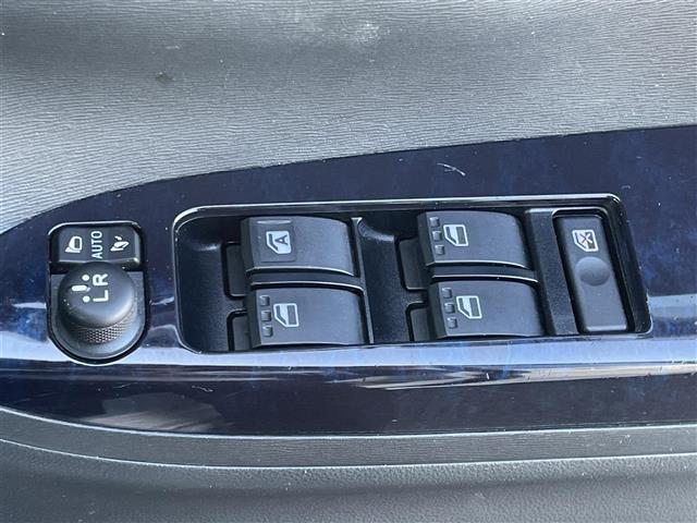 タント カスタムX トップエディションSAIII 純正ナビ 衝突軽減 Bカメラ シートヒーター アイドリングストップ 片側パワースライドドア LEDヘッドライト オートハイビーム ハーフレザーシート サンシェード プッシュスタート スマートキー(12枚目)