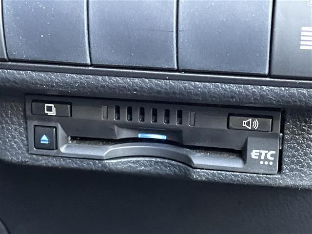 カローラスポーツ ハイブリッドＧ　Ｚ　禁煙車　純正８型ＤＡ　ナビ機能付き　バックカメラ　革巻きステアリング　ステアリングリモコン　レーダークルーズコントロール　ＬＥＤヘッドライト　ＬＥＤフォグライト　スマートキー　プッシュスタート　ＥＴＣ（7枚目）