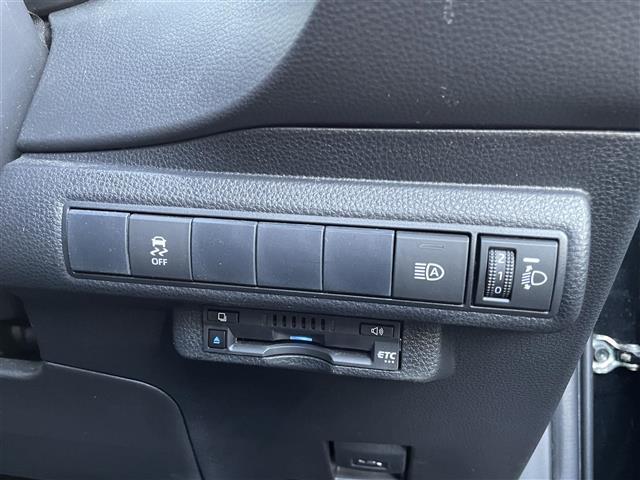 カローラスポーツ ハイブリッドＧ　Ｚ　禁煙車　純正８型ＤＡ　ナビ機能付き　バックカメラ　革巻きステアリング　ステアリングリモコン　レーダークルーズコントロール　ＬＥＤヘッドライト　ＬＥＤフォグライト　スマートキー　プッシュスタート　ＥＴＣ（8枚目）