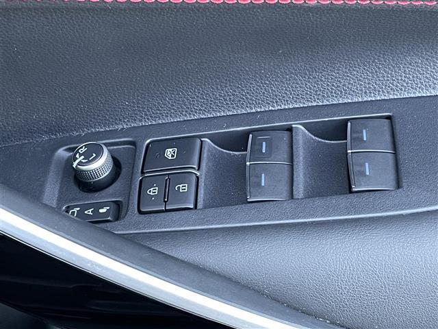 カローラスポーツ ハイブリッドＧ　Ｚ　禁煙車　純正８型ＤＡ　ナビ機能付き　バックカメラ　革巻きステアリング　ステアリングリモコン　レーダークルーズコントロール　ＬＥＤヘッドライト　ＬＥＤフォグライト　スマートキー　プッシュスタート　ＥＴＣ（13枚目）