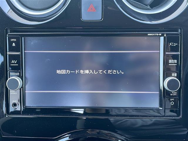 ノート ｅ－パワー　Ｘ　禁煙車　純正７インチナビ　フルセグ　ＣＤ　ＤＶＤ　Ｂｌｕｅｔｏｏｔｈ　ＡＭ　ＦＭ　全方位カメラ　全方位カメラ連動ルームミラー　オートハイビーム　追従型クルコン　純正１５インチアルミ　純正フロアマット（4枚目）