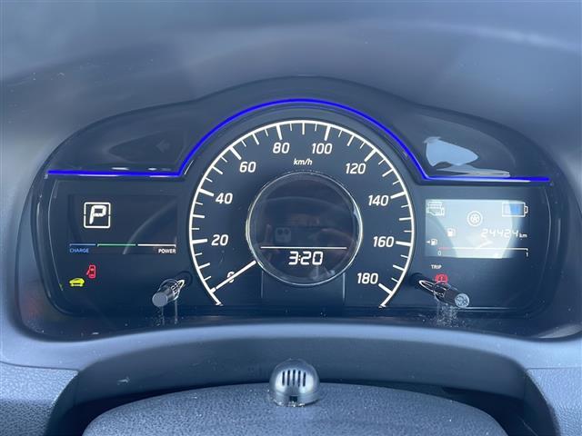 ノート ｅ－パワー　Ｘ　禁煙車　純正７インチナビ　フルセグ　ＣＤ　ＤＶＤ　Ｂｌｕｅｔｏｏｔｈ　ＡＭ　ＦＭ　全方位カメラ　全方位カメラ連動ルームミラー　オートハイビーム　追従型クルコン　純正１５インチアルミ　純正フロアマット（8枚目）