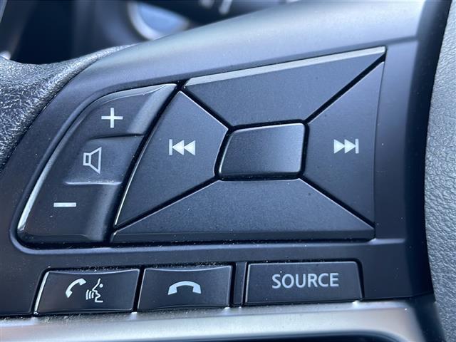 ノート ｅ－パワー　Ｘ　禁煙車　純正７インチナビ　フルセグ　ＣＤ　ＤＶＤ　Ｂｌｕｅｔｏｏｔｈ　ＡＭ　ＦＭ　全方位カメラ　全方位カメラ連動ルームミラー　オートハイビーム　追従型クルコン　純正１５インチアルミ　純正フロアマット（11枚目）