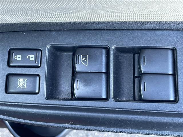 ノート ｅ－パワー　Ｘ　禁煙車　純正７インチナビ　フルセグ　ＣＤ　ＤＶＤ　Ｂｌｕｅｔｏｏｔｈ　ＡＭ　ＦＭ　全方位カメラ　全方位カメラ連動ルームミラー　オートハイビーム　追従型クルコン　純正１５インチアルミ　純正フロアマット（15枚目）