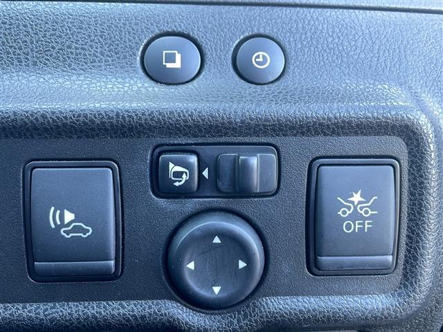 ノート ｅ－パワー　Ｘ　禁煙車　純正７インチナビ　フルセグ　ＣＤ　ＤＶＤ　Ｂｌｕｅｔｏｏｔｈ　ＡＭ　ＦＭ　全方位カメラ　全方位カメラ連動ルームミラー　オートハイビーム　追従型クルコン　純正１５インチアルミ　純正フロアマット（16枚目）