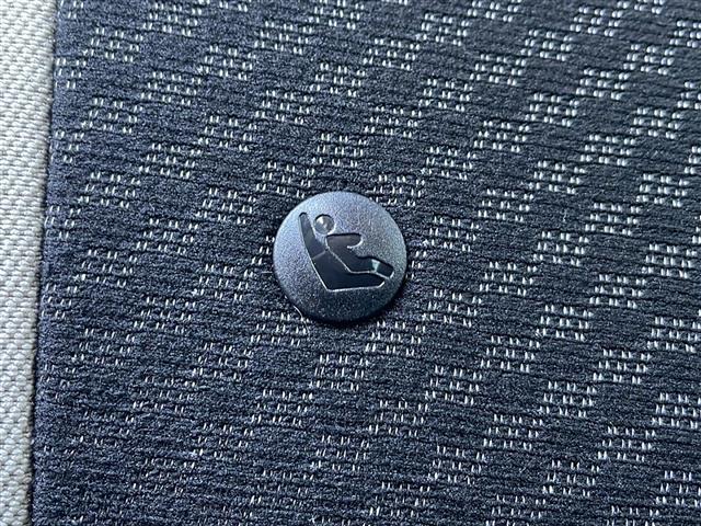 ノート ｅ－パワー　Ｘ　禁煙車　純正７インチナビ　フルセグ　ＣＤ　ＤＶＤ　Ｂｌｕｅｔｏｏｔｈ　ＡＭ　ＦＭ　全方位カメラ　全方位カメラ連動ルームミラー　オートハイビーム　追従型クルコン　純正１５インチアルミ　純正フロアマット（19枚目）