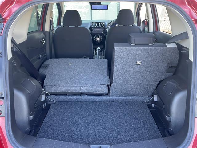 ノート ｅ－パワー　Ｘ　禁煙車　純正７インチナビ　フルセグ　ＣＤ　ＤＶＤ　Ｂｌｕｅｔｏｏｔｈ　ＡＭ　ＦＭ　全方位カメラ　全方位カメラ連動ルームミラー　オートハイビーム　追従型クルコン　純正１５インチアルミ　純正フロアマット（28枚目）