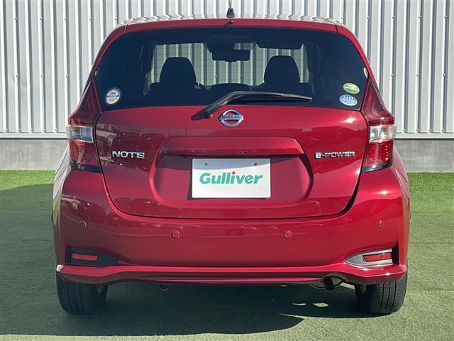 ノート ｅ－パワー　Ｘ　禁煙車　純正７インチナビ　フルセグ　ＣＤ　ＤＶＤ　Ｂｌｕｅｔｏｏｔｈ　ＡＭ　ＦＭ　全方位カメラ　全方位カメラ連動ルームミラー　オートハイビーム　追従型クルコン　純正１５インチアルミ　純正フロアマット（34枚目）