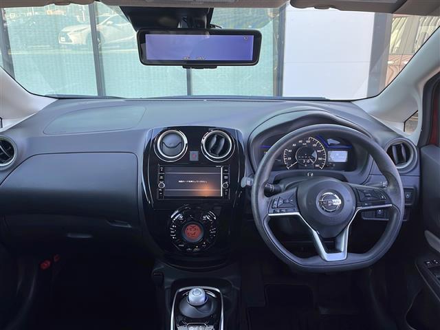 ノート ｅ－パワー　Ｘ　禁煙車　純正７インチナビ　フルセグ　ＣＤ　ＤＶＤ　Ｂｌｕｅｔｏｏｔｈ　ＡＭ　ＦＭ　全方位カメラ　全方位カメラ連動ルームミラー　オートハイビーム　追従型クルコン　純正１５インチアルミ　純正フロアマット（42枚目）