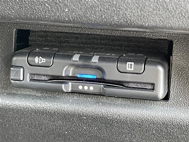 ジムニー ＸＧ　ワンオーナー　禁煙車　カーオーディオ　ＭＴ　４ＷＤ　純正１６インチアルミホイール　ロッドホルダー　リアアンダーミラー　背面タイヤ　リフトアップ　ヒルディセントコントロール　レーンキープアシスト　ＥＴＣ（4枚目）