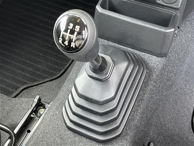 ジムニー ＸＧ　ワンオーナー　禁煙車　カーオーディオ　ＭＴ　４ＷＤ　純正１６インチアルミホイール　ロッドホルダー　リアアンダーミラー　背面タイヤ　リフトアップ　ヒルディセントコントロール　レーンキープアシスト　ＥＴＣ（6枚目）
