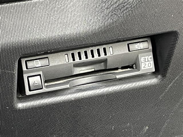 アクア Sスタイルブラック 禁煙車 ディーラー純正ナビ 全方位カメラ フルセグTV LEDオートヘッドライト シートヒーター プリクラッシュセーフティ レーンキープ ソナー ビルトインETC プッシュスタート スマートキー(4枚目)