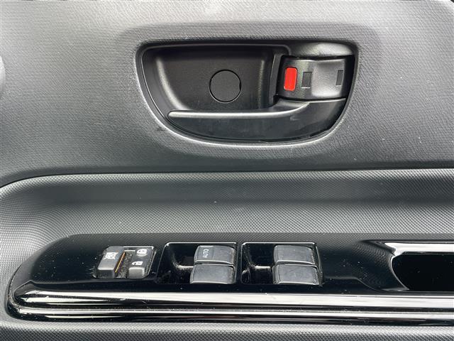 アクア Sスタイルブラック 禁煙車 ディーラー純正ナビ 全方位カメラ フルセグTV LEDオートヘッドライト シートヒーター プリクラッシュセーフティ レーンキープ ソナー ビルトインETC プッシュスタート スマートキー(14枚目)