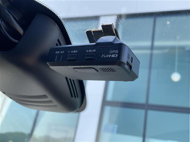 セレナ ハイウェイスター VセレクションII 禁煙 純正9型ナビ 後席モニター エマージェンシーブレーキ パーキングアシスト 踏み間違い衝突防止アシスト 車線逸脱警報 衝突安全ボディ サイドインパクトバー LEDヘッド 全方位カメラ ETC(4枚目)