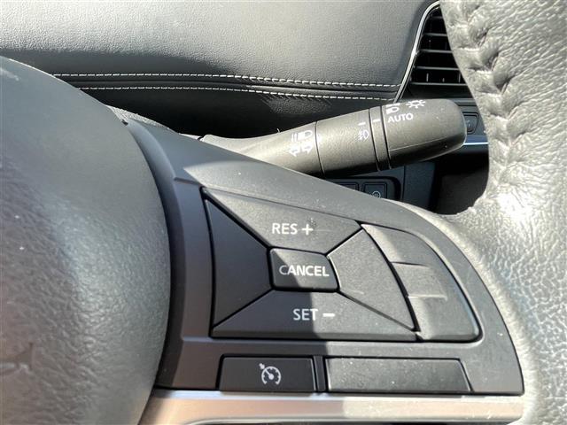 セレナ ハイウェイスター VセレクションII 禁煙 純正9型ナビ 後席モニター エマージェンシーブレーキ パーキングアシスト 踏み間違い衝突防止アシスト 車線逸脱警報 衝突安全ボディ サイドインパクトバー LEDヘッド 全方位カメラ ETC(11枚目)