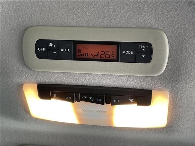 セレナ ハイウェイスター VセレクションII 禁煙 純正9型ナビ 後席モニター エマージェンシーブレーキ パーキングアシスト 踏み間違い衝突防止アシスト 車線逸脱警報 衝突安全ボディ サイドインパクトバー LEDヘッド 全方位カメラ ETC(17枚目)