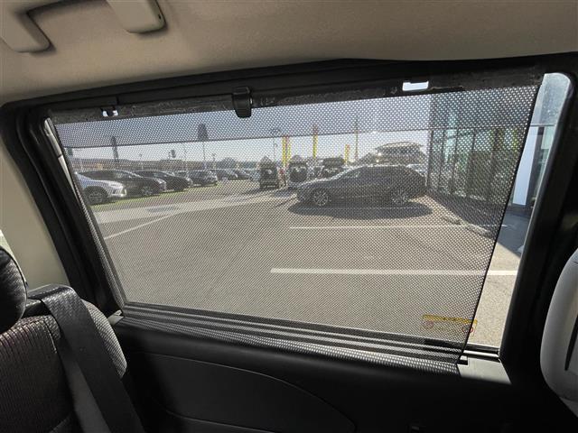 セレナ ハイウェイスター VセレクションII 禁煙 純正9型ナビ 後席モニター エマージェンシーブレーキ パーキングアシスト 踏み間違い衝突防止アシスト 車線逸脱警報 衝突安全ボディ サイドインパクトバー LEDヘッド 全方位カメラ ETC(22枚目)