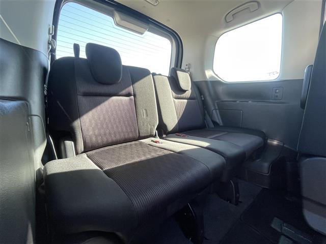 セレナ ハイウェイスター VセレクションII 禁煙 純正9型ナビ 後席モニター エマージェンシーブレーキ パーキングアシスト 踏み間違い衝突防止アシスト 車線逸脱警報 衝突安全ボディ サイドインパクトバー LEDヘッド 全方位カメラ ETC(28枚目)