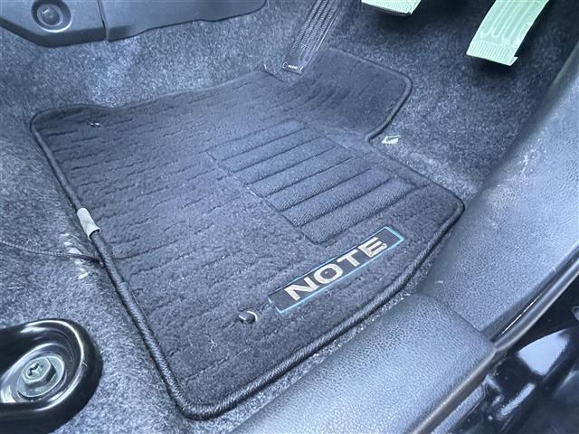 ノート e-パワー ニスモ 禁煙車 純正ナビ 全方位カメラ ETC 前ドライブレコーダー デジタルインナーミラー 衝突軽減システム レーンキープアシスト クリアランスソナー LEDライト 純正フロアマット 純正16インチアルミ(12枚目)
