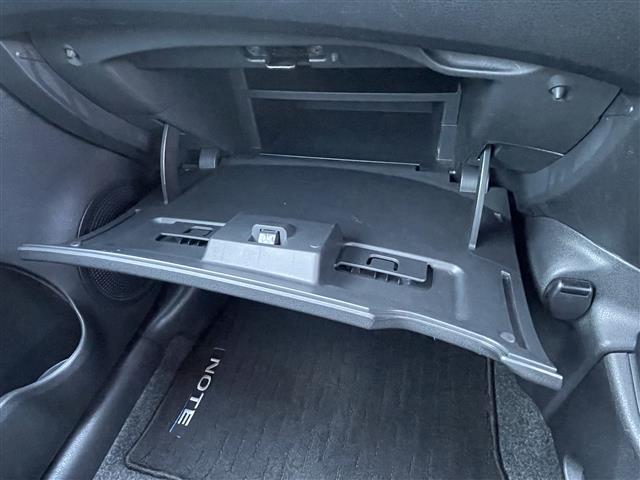 ノート e-パワー ニスモ 禁煙車 純正ナビ 全方位カメラ ETC 前ドライブレコーダー デジタルインナーミラー 衝突軽減システム レーンキープアシスト クリアランスソナー LEDライト 純正フロアマット 純正16インチアルミ(13枚目)