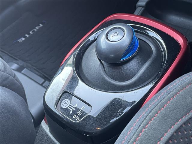 ノート e-パワー ニスモ 禁煙車 純正ナビ 全方位カメラ ETC 前ドライブレコーダー デジタルインナーミラー 衝突軽減システム レーンキープアシスト クリアランスソナー LEDライト 純正フロアマット 純正16インチアルミ(14枚目)