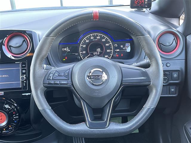ノート e-パワー ニスモ 禁煙車 純正ナビ 全方位カメラ ETC 前ドライブレコーダー デジタルインナーミラー 衝突軽減システム レーンキープアシスト クリアランスソナー LEDライト 純正フロアマット 純正16インチアルミ(19枚目)