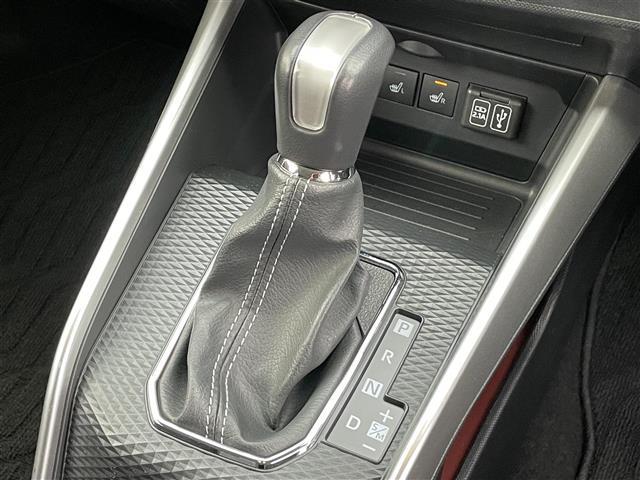 ライズ Z 禁煙車 純正9型ディスプレイオーディオ バックカメラ フルセグ シートヒーター 革巻きステアリング ステアリングリモコン レーダークルーズコントロール LEDライト LEDフォグライト スマートキー(11枚目)