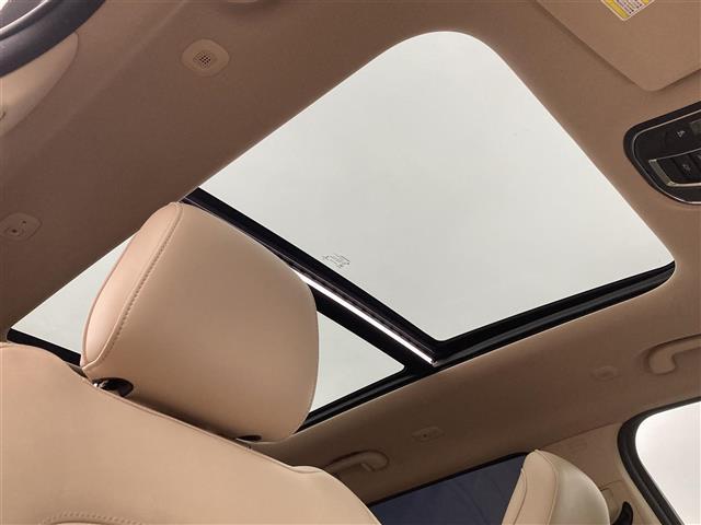 ジープ・グランドチェロキーL リミテッド 禁煙車 メーカー純正ナビ 全方位カメラ サンルーフ ベージュレザーシート パワーシート シートベンチレーション ステアヒーター LEDオートヘッドライト フォグ リアフォグ 前後ドラレコ ETC2.0(3枚目)